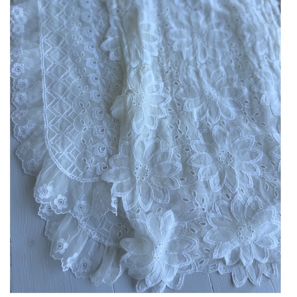 Vintage White Lace Table Runner Set 2pc Floral Eyelet Ruffled Edge Shabby Chic